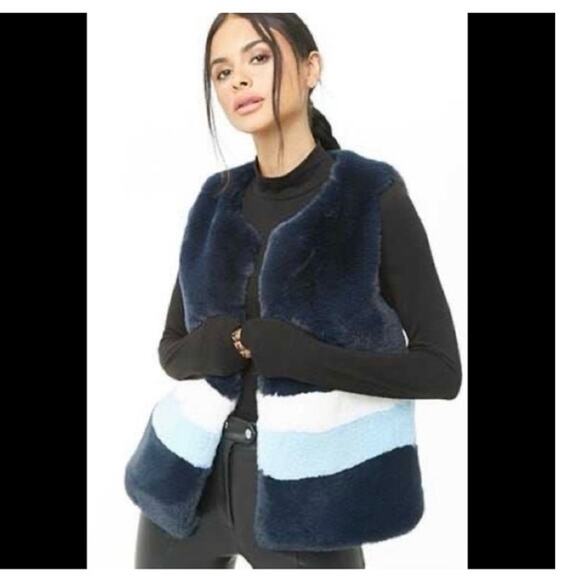 Shaci Blue and White Faux Fur Vest size Small - Picture 2 of 10